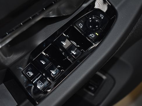 New 2026 BMW 530i xDrive w/ Executive Package image 4