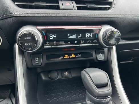 Used 2025 Toyota RAV4 XLE w/ Convenience Package image 28