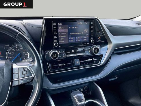 Used 2020 Toyota Highlander XLE AWD/4WD image 7
