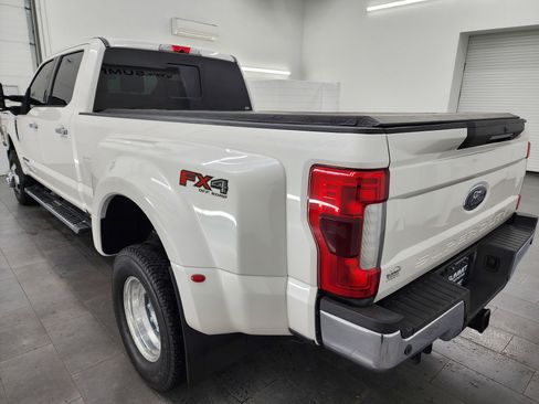 Used 2019 Ford F350 Lariat w/ Lariat Ultimate Package image 6