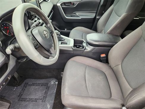 Used 2022 Toyota RAV4 LE image 9