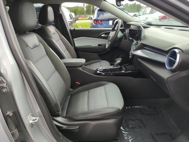 Used 2025 Chevrolet Trax LT w/ LT Convenience Package FWD image 30