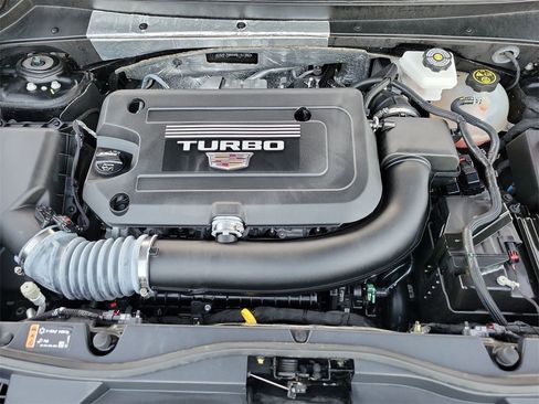 Used 2024 Cadillac XT4 Premium Luxury image 10