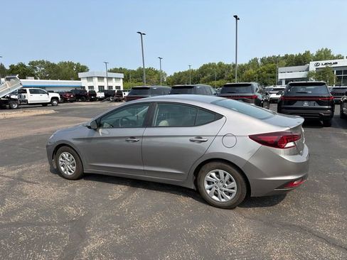 Used 2020 Hyundai Elantra SE FWD image 21