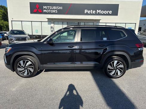 Certified 2025 Volkswagen Atlas SE w/ Panoramic Sunroof Package FWD image 4