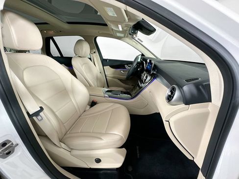 Used 2022 Mercedes-Benz GLC 300 image 27