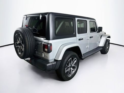 Used 2024 Jeep Wrangler Unlimited w/ Dual Top Group AWD/4WD image 9