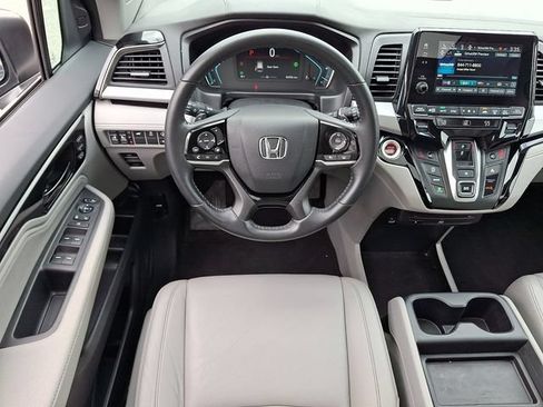 Used 2023 Honda Odyssey Touring image 13