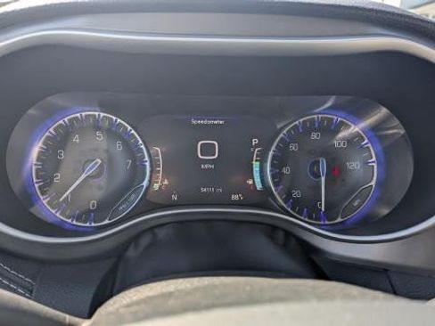 Used 2021 Chrysler Pacifica Touring-L AWD/4WD image 23
