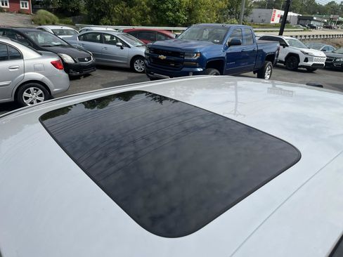 Used 2015 Ford Taurus SEL w/ Equipment Group 201A AWD/4WD image 11