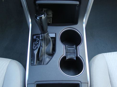 Used 2016 Toyota Camry LE image 18