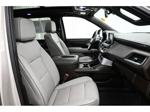 Used 2022 GMC Yukon SLT w/ SLT Luxury Package AWD/4WD image 17