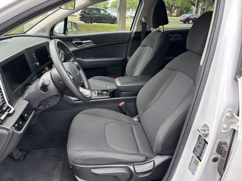 Used 2025 Kia Sportage LX FWD image 31