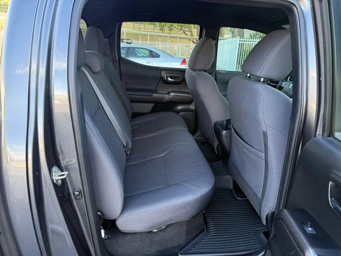Used 2019 Toyota Tacoma TRD Sport AWD/4WD image 21