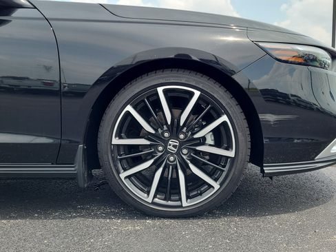 Used 2024 Honda Accord Touring image 10