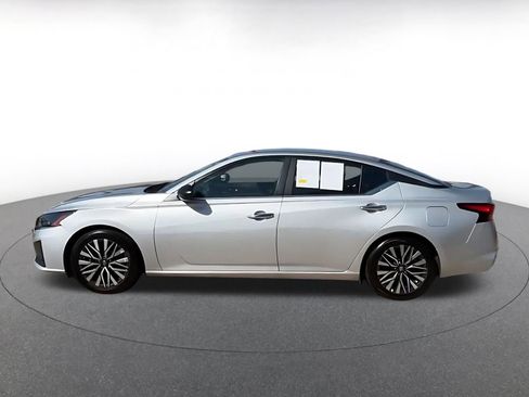 Used 2025 Nissan Altima 2.5 SV FWD image 10