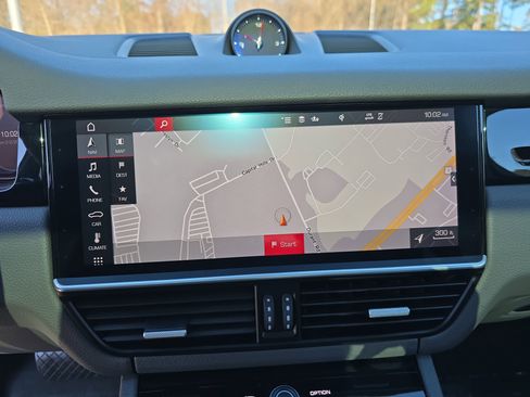 Used 2020 Porsche Cayenne Base image 24