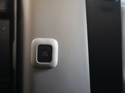 Used 2015 Toyota Sienna SE Premium image 20