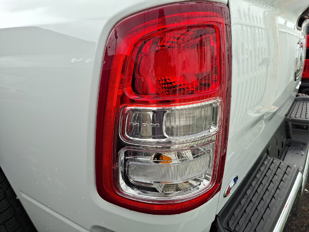 Used 2024 RAM 2500 Tradesman w/ Chrome Appearance Group AWD/4WD image 4