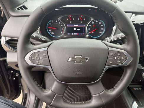 Used 2023 Chevrolet Traverse LT image 16
