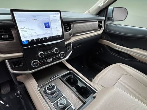 Used 2024 Ford Expedition Max Limited image 25