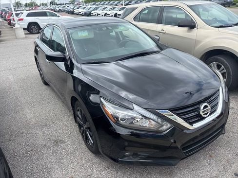 Used 2017 Nissan Altima 2.5 SR w/ Midnight Edition Package FWD image 16