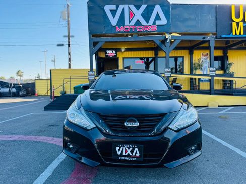 Used 2017 Nissan Altima 2.5 SL w/ Moonroof Package FWD image 2