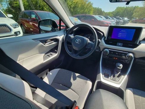 Used 2025 Toyota RAV4 XLE image 7
