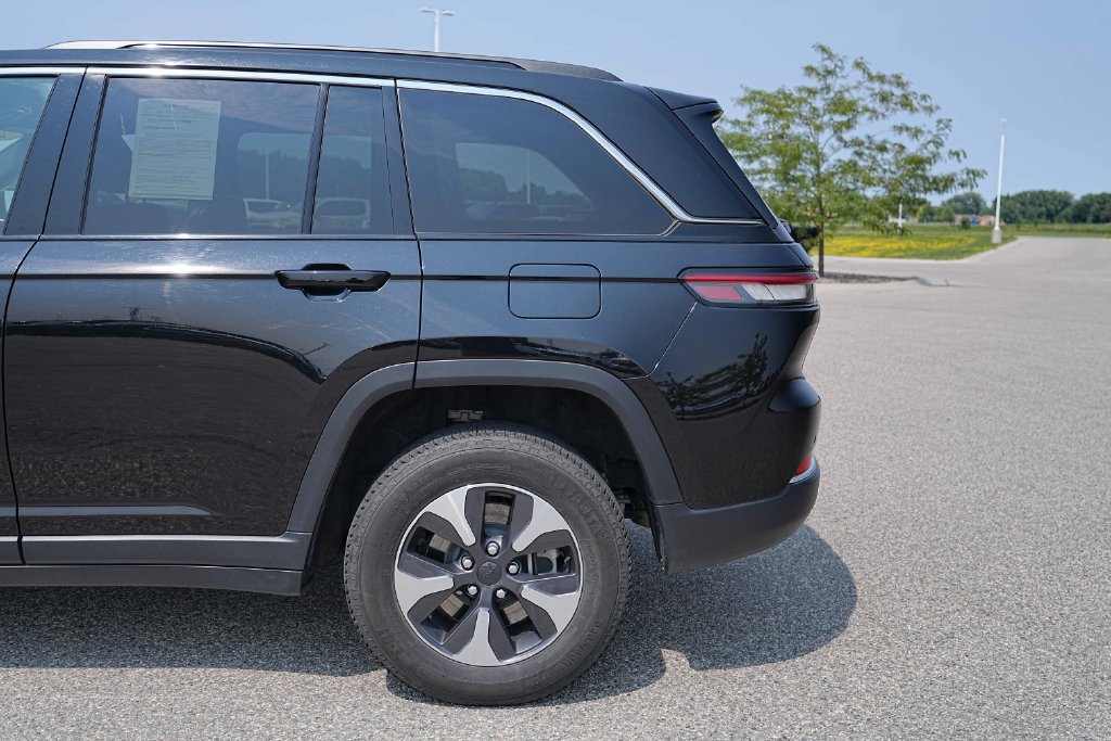 Used 2024 Jeep Grand Cherokee Limited 4xe AWD/4WD image 13