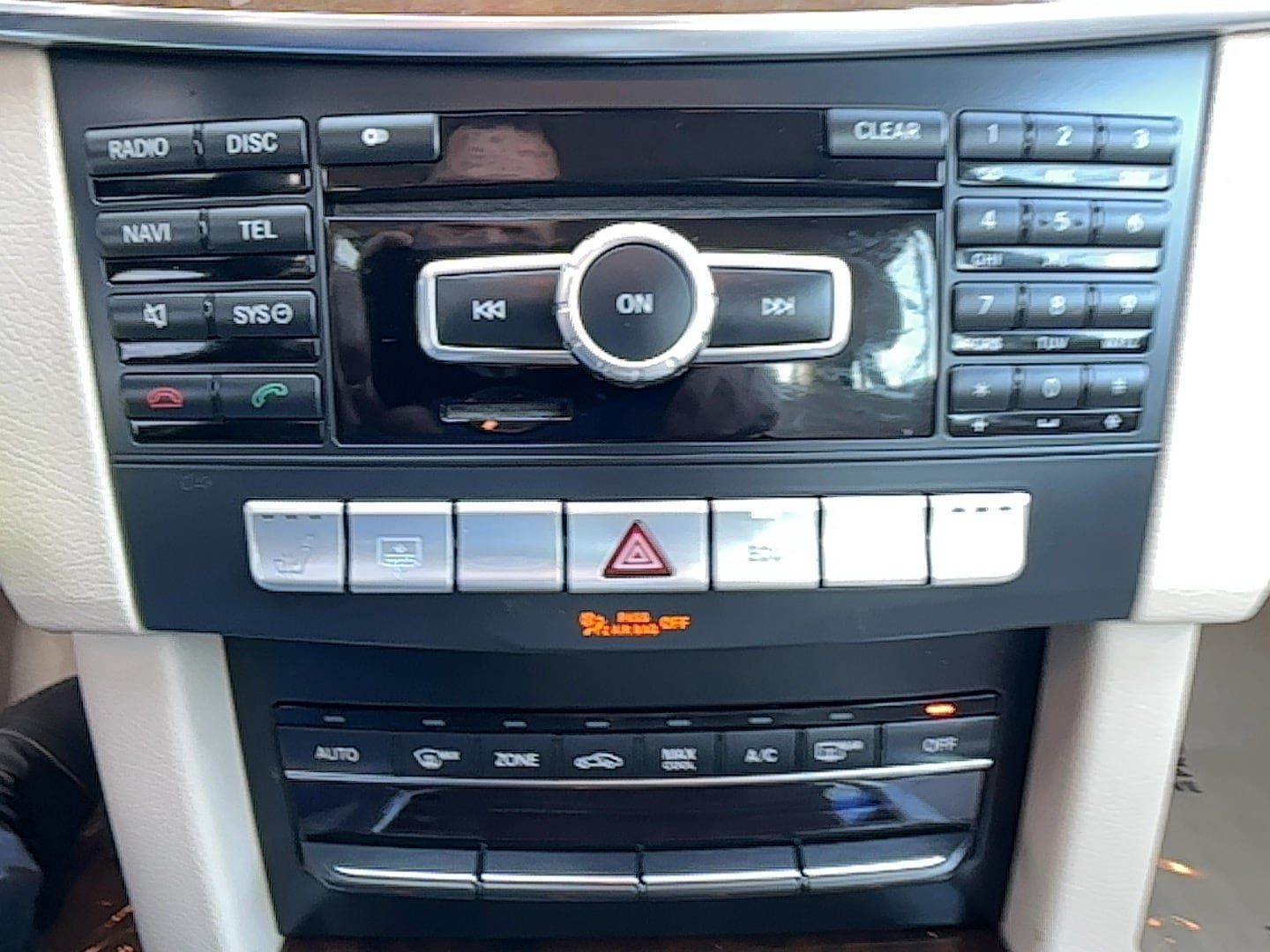Used 2014 Mercedes-Benz E 350 4MATIC Sedan image 11
