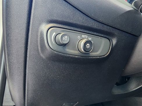 Used 2018 Chevrolet Equinox LT image 17