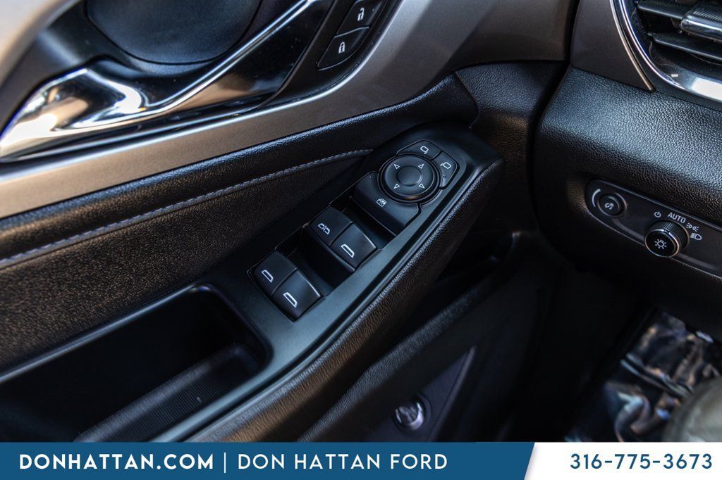 Used 2023 Chevrolet Traverse LT AWD/4WD image 12