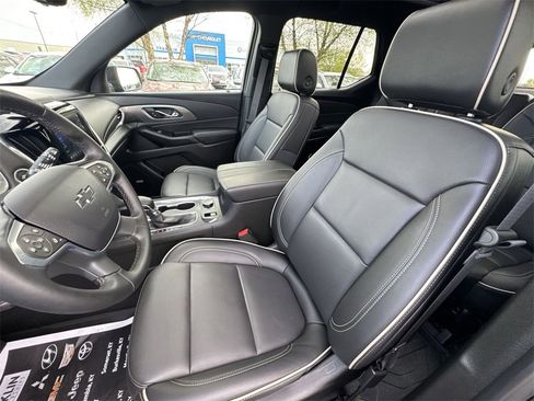 Used 2024 Chevrolet Traverse Premier image 11