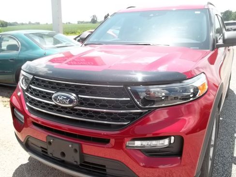 Used 2020 Ford Explorer XLT w/ Equipment Group 202A AWD/4WD image 2