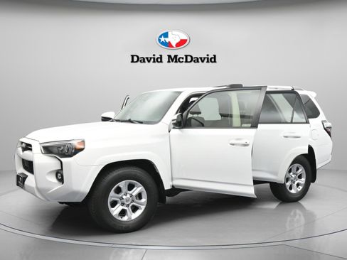 Used 2022 Toyota 4Runner SR5 Premium w/ Moonroof Package image 4