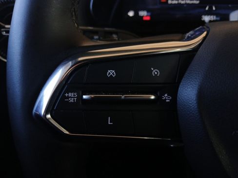 Used 2025 Chevrolet Equinox LT w/ Safety and Technology Package image 17