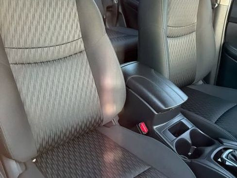 Used 2018 Nissan Rogue S image 11