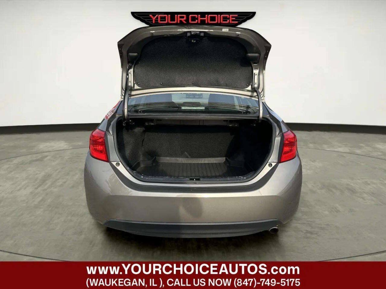 Used 2019 Toyota Corolla SE FWD image 15