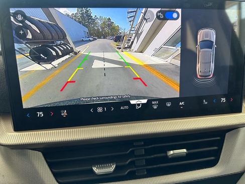 Used 2025 Ford Explorer Active w/ Active Comfort Package image 41