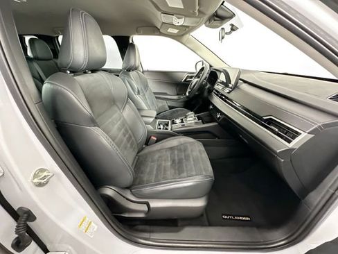 Used 2022 Mitsubishi Outlander SE image 27