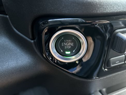 Used 2025 Chevrolet Silverado 2500 LTZ w/ LTZ Convenience Package image 27