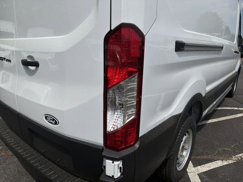 New 2026 Ford Transit 250 148 Medium Roof RWD image 19