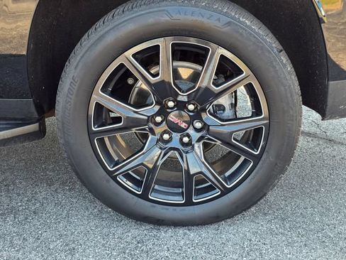 Used 2024 GMC Yukon XL Denali w/ Advanced Technology Package AWD/4WD image 9