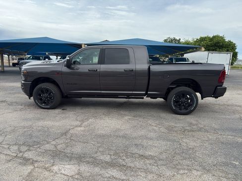 New 2026 RAM 2500 Laramie AWD/4WD image 7