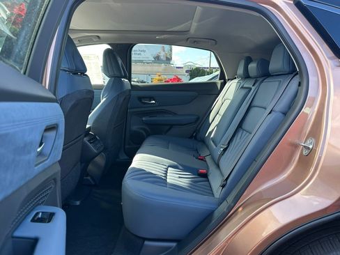 Used 2025 Nissan Ariya Platinum image 27