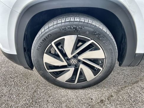 Used 2024 Volkswagen Atlas SE image 32