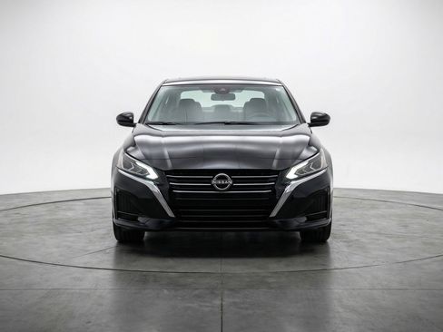 Used 2025 Nissan Altima 2.5 SV image 2