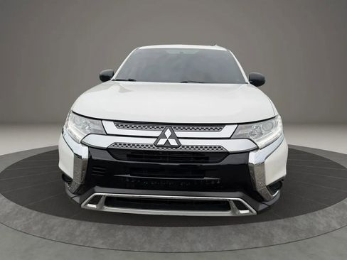 Used 2020 Mitsubishi Outlander ES FWD image 2