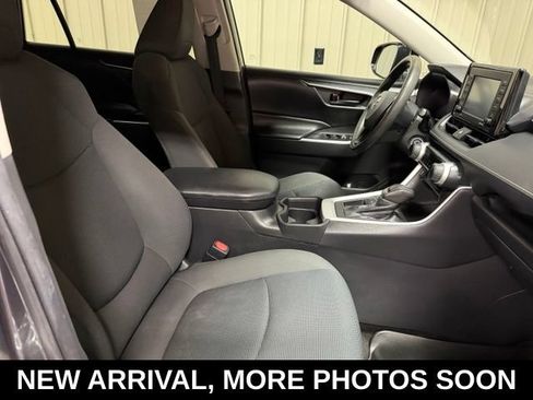 Used 2021 Toyota RAV4 LE FWD image 26