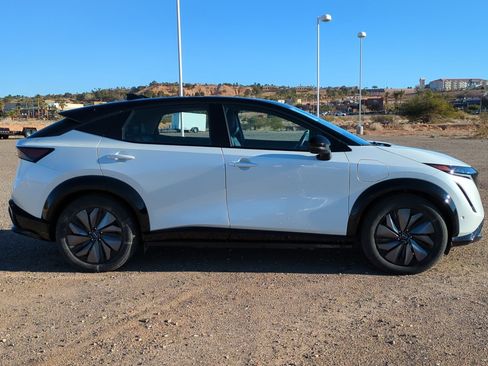 Used 2024 Nissan Ariya AWD image 2